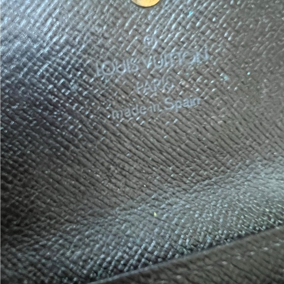 Louis Vuitton 6 Key Holder! Vintage, Pre-Loved! - Picture 7 of 12